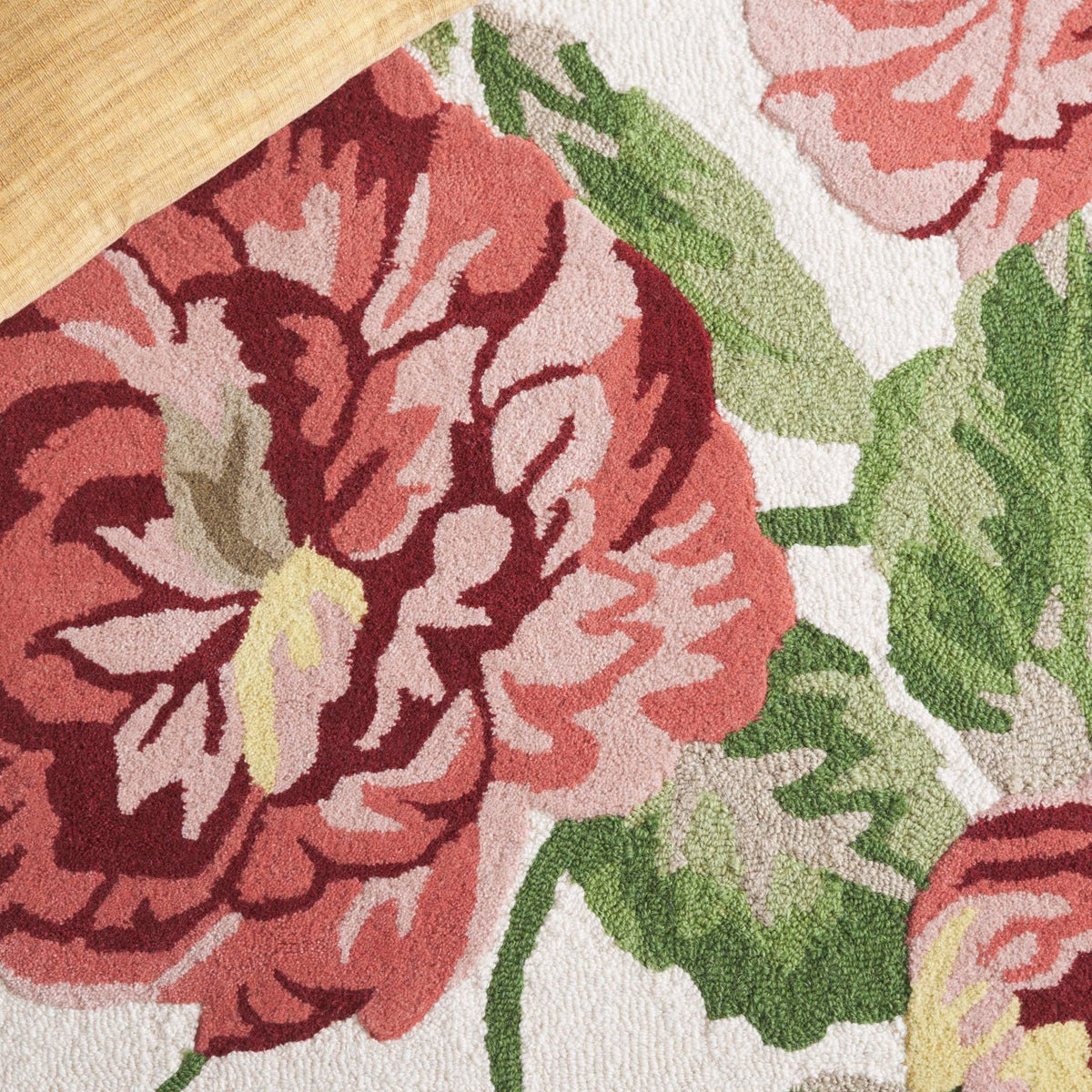 Designteppich Blumenland – Nahaufnahme Ecke